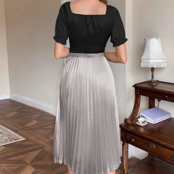 Luxe pleated midi skirt - Picture 3 of 6